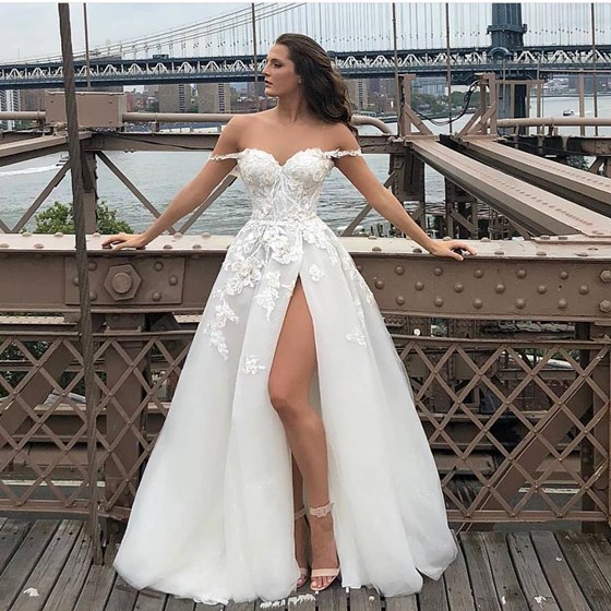 Wedding Gowns: Romantic and Classic Styles of Fairytale Bridal Gowns